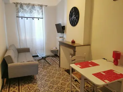 a living room with a couch and a table at Petit appart entier au cœur des REMPARTS - Netfix et connection fibre gratuits in Carpentras