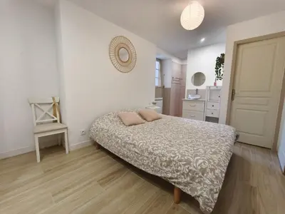 a bedroom with a bed and a mirror on the wall at Appartement fontaine de Vaucluse in Fontaine-de-Vaucluse