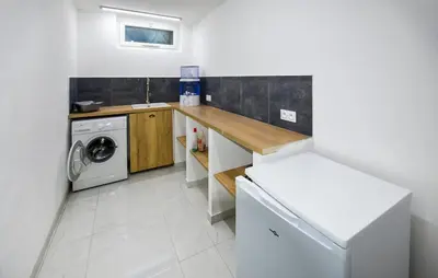 a small kitchen with a washer and dryer at Maison confortable à Ansouis dans Le Luberon in Ansouis
