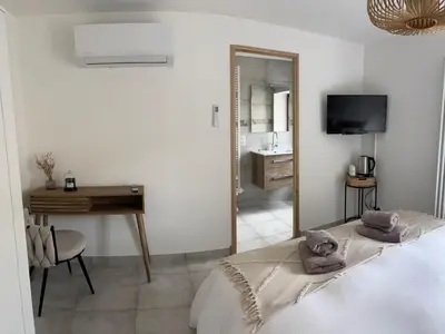 a bedroom with a bed and a desk and a mirror at L’auberge de Montsalier in Montsalier