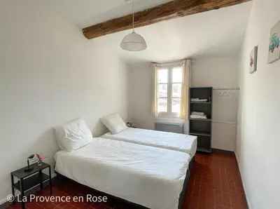 a small bedroom with two beds and a window at Spacieux appartement T4 / 70 m2 8 personnes in Aix-en-Provence