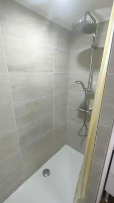 a shower with a shower head and a shower at Studio rénové maison de village du Luberon in Villelaure