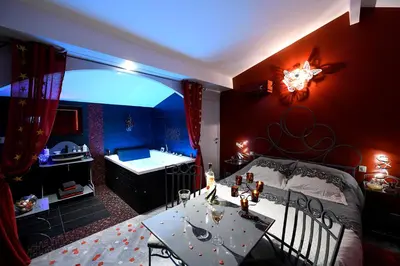 a bedroom with a bathroom with a tub and a sink at Une Parenthese pour Deux in Plan-dʼOrgon