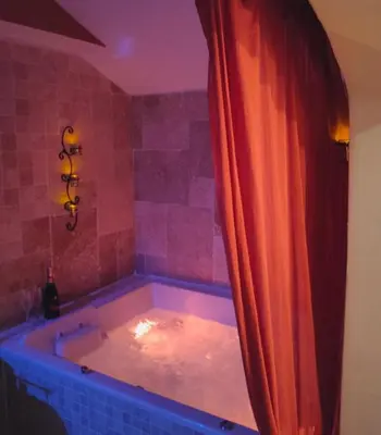 a bathroom with a tub with a red shower curtain at Une Parenthese pour Deux in Plan-dʼOrgon