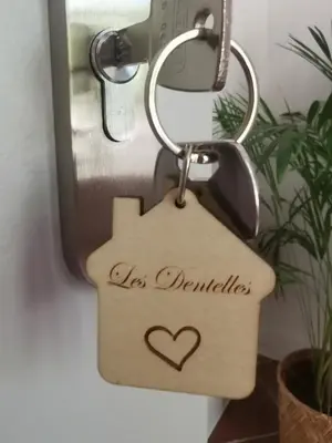a keychain with a heart on it hanging on a door at LA GRANGETTE in Velleron