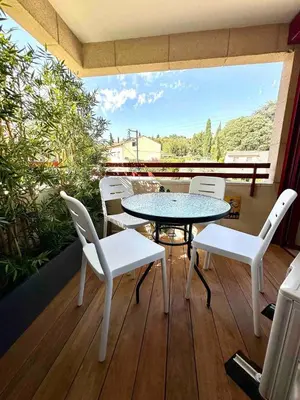 a patio with a table and chairs on a balcony at Centre ville AIX - Terrasse / Ascenseur - Rénové in Aix-en-Provence