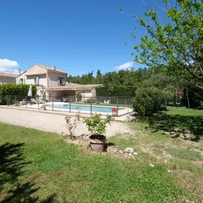 mas attached to another building with private pool 4 people in carpentras
