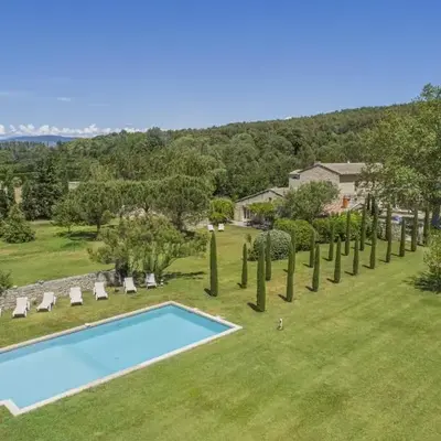 magnificient property with heated swimming-pool in the luberon - 14 persons