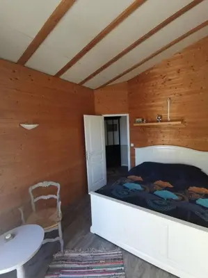 a bedroom with a bed and a table and a chair at Entre Ventoux et Luberon, appartement dans maison. in Malemort-du-Comtat