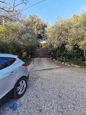 a white car parked on the side of a driveway at Entre Ventoux et Luberon, appartement dans maison. in Malemort-du-Comtat