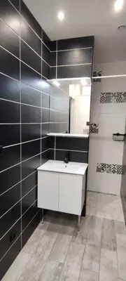 a bathroom with a white sink and a mirror at Le Pavillon Les BUISSONNETS in Salon-de-Provence