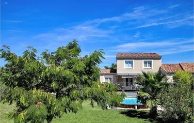 a house with a swimming pool in a yard at Gorgeous Home In Aubignan in Aubignan