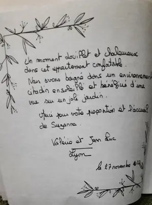 a letter from a woman complaining about her handwriting at Villa ELISABETH in Aix-en-Provence