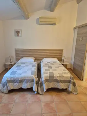 two beds sitting next to each other in a room at Mas Clement - Chambre et table d'hôtes in LʼIsle-sur-la-Sorgue