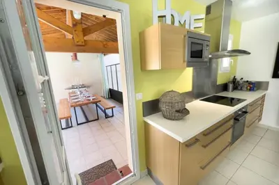 a kitchen with a sink and a microwave at Ma villa en Provence villa de standing et piscine Domaine de Pont-Royal in Mallemort