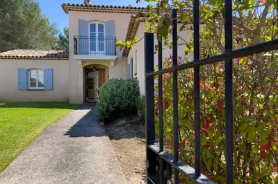 a house seen through a fence at Ma villa en Provence villa de standing et piscine Domaine de Pont-Royal in Mallemort