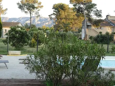 a view of a yard with a pool at La Coudoulière in Saint-Rémy-de-Provence