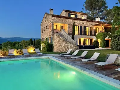a house with a swimming pool in front of a house at provence living in Roussillon