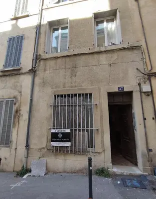 a building with a sign on the side of it at Charmant T2 centre in Aix-en-Provence