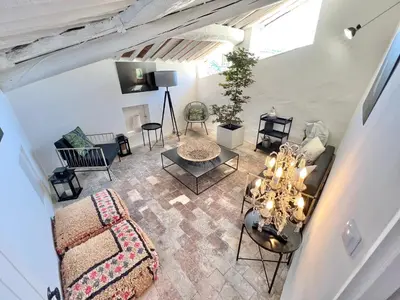 an overhead view of a living room with furniture at Maison de village Arty et terrasse au calme in Lourmarin