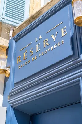 a sign for a reserve sa loan depository at La Réserve de Salon de Provence in Salon-de-Provence