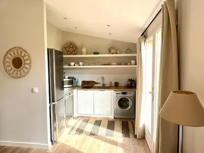 a kitchen with a washer and dryer in a room at Charmante maisonnette avec jardin et piscine in Aix-en-Provence