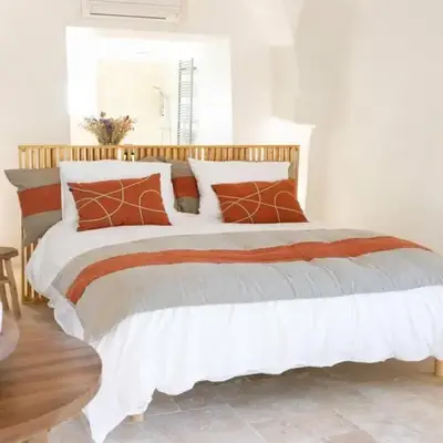 Unique guest room in the heart of Provence 