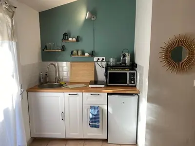 a kitchen with a sink and a counter top at Aix-en-Provence, Cosy Studio proche toutes commodités et axes routiers, linges fournis in Aix-en-Provence