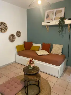 a room with a bed and a table in it at Aix-en-Provence, Cosy Studio proche toutes commodités et axes routiers, linges fournis in Aix-en-Provence