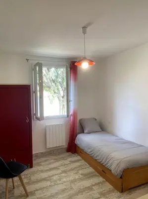 a bedroom with a bed and a window at Charmante Maison au pied du Luberon in Cheval-Blanc