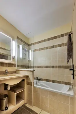a bathroom with a tub and a sink at Bastidon Golf de Pont Royal in Mallemort