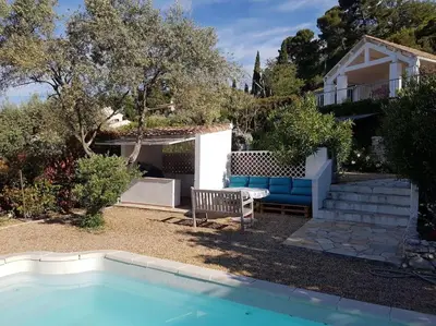 a house with a swimming pool in front of a house at Charmante villa 4 chambres, piscine et superbe vue in Éguilles