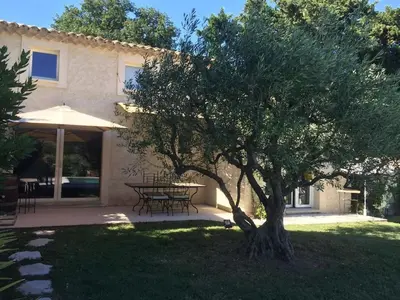 a house with a table and a tree in the yard at Mas du Soleil in Caumont-sur-Durance