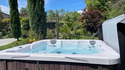 a jacuzzi tub in the backyard of a house at B&B 2 Chambres d'hôtes Gai Félibre avec Piscine et Jacuzzi in Le Thor