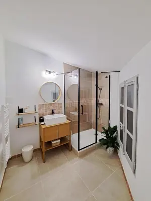 a bathroom with a sink and a glass shower at Appartement lumineux , Carpentras centre in Carpentras