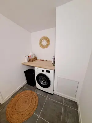 a laundry room with a washer and dryer at Appartement lumineux , Carpentras centre in Carpentras