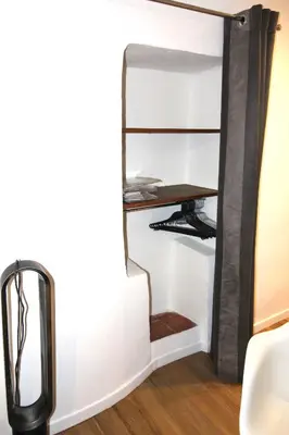 a mirror in the corner of a room at Studio centre historique derrière rue d'Italie - Climatisé in Aix-en-Provence