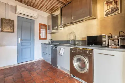 a kitchen with a washing machine and a washer at Authentique Appartement Aixois in Aix-en-Provence