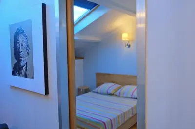 a bedroom with a bed and a mirror at Isabelli Appartement plein centre avec place de parking in Aix-en-Provence