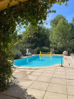 a swimming pool in a yard with afficient sqorsenalsenalsenalsenalsenalsenal at Villa provençale 8 personnes in Ventabren