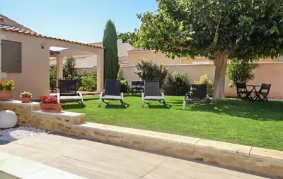 a group of chairs sitting in a yard at La Villa De Sacha in Vedène