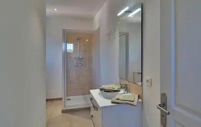 a bathroom with a sink and a shower at Li Vue Vent in Saint-Rémy-de-Provence