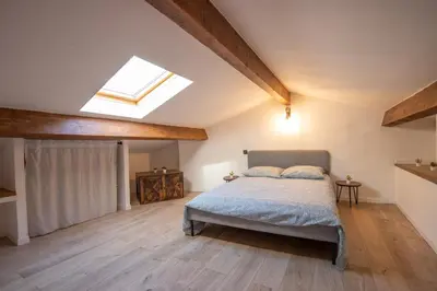 a bedroom with a bed and a skylight at Le Duplex - Hypercentre - Wifi in Carpentras