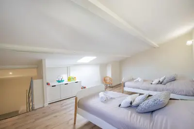 a room with three beds and a kitchen in it at L'antiquaire - 3 chambres - Hypercentre - Wifi in LʼIsle-sur-la-Sorgue
