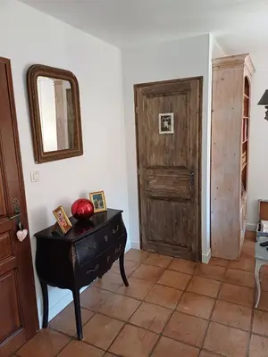 a room with a table with a mirror and a door at Chambre d'hôte suite Tournesol 
