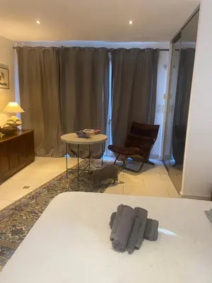 a room with a bed and a table and a chair at Maison de Golfeur in Mallemort