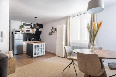 a kitchen and dining room with a table and a dining room at CŒUR DU VENTOUX Carpentras Bel appart 6 places in Carpentras