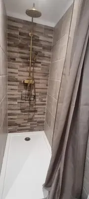 a bathroom with a shower with a shower curtain at LES BOIS DE ZOLA entre Provence et Luberon in Saint-Estève-Janson