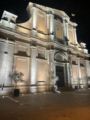 a building is lit up at night at La Collégiale in LʼIsle-sur-la-Sorgue