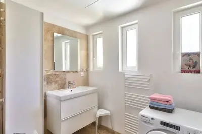 a bedroom with two beds and a window at Au Nid de la Sorgue maison avec piscine chauffée 3 ch 6 personnes in LʼIsle-sur-la-Sorgue